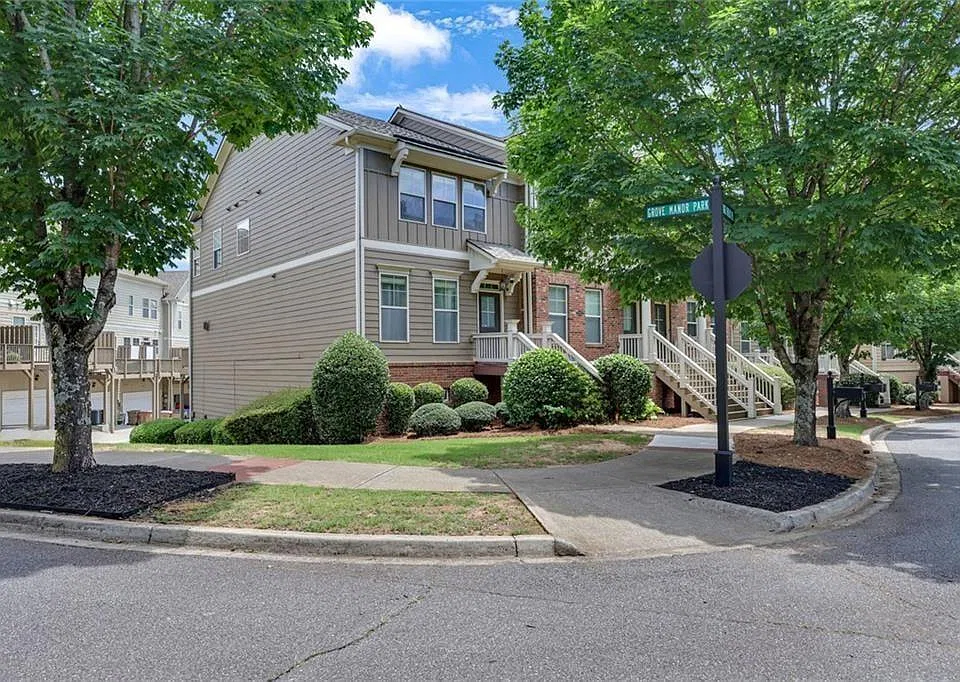 4424 Village Field Pl