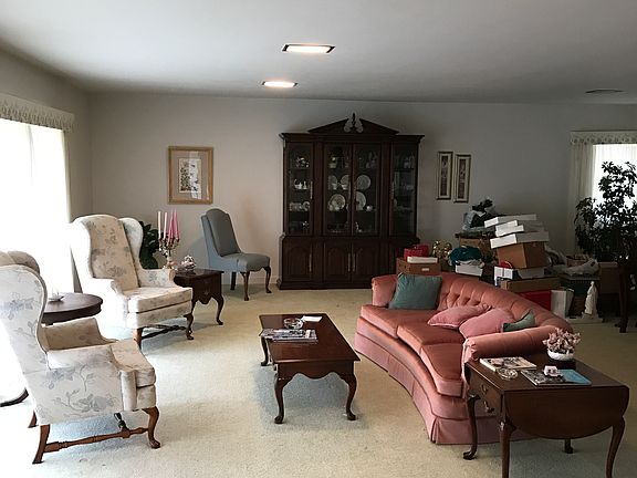 4th image of 2693 Swiss Ln