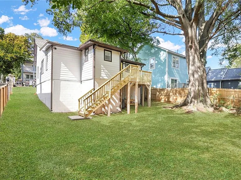 698 Garibaldi St SW — Photo 24