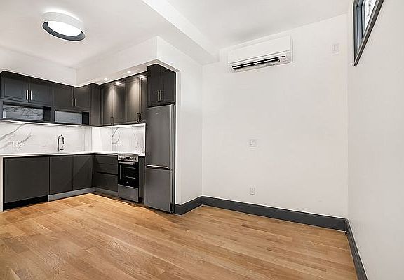 4th image of 1430 Fulton St #4G