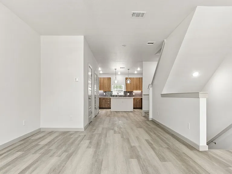 2702 Lubbock Ave — Photo 9