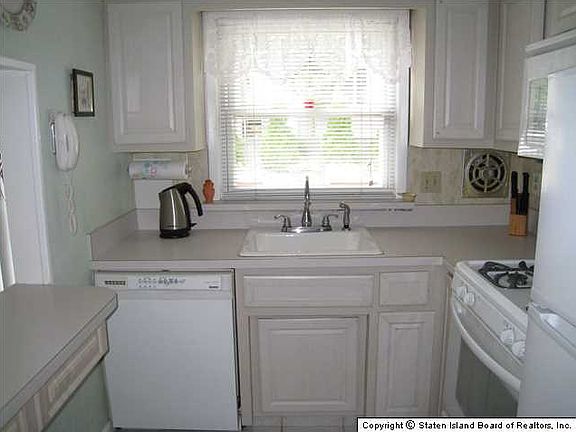 5th image of 41 S Greenleaf Ave