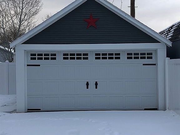 Detached Garage
