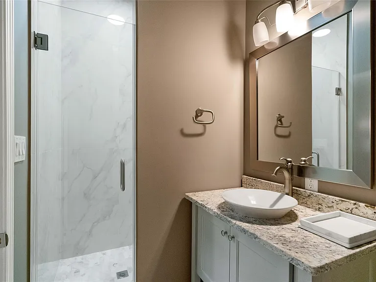 7 Valley Cottage Pl — Photo 42
