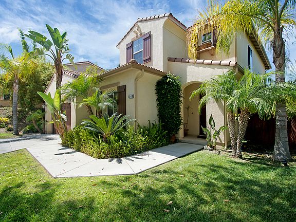 3rd image of 1048 Tesoro Ave