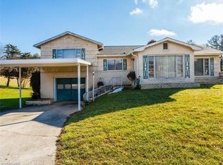 1500 N Main St, HENDERSONVILLE, NC 28792