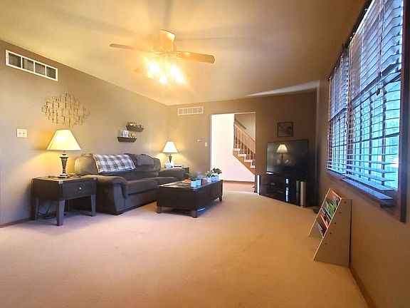 5th image of 837 Thornberry Dr