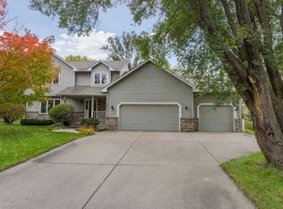 7911 S Bay Curv, Eden Prairie, MN 55347