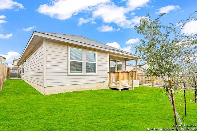 3 bed, 2.0 bath, 1485 sqft, $1,900 — Photo 4