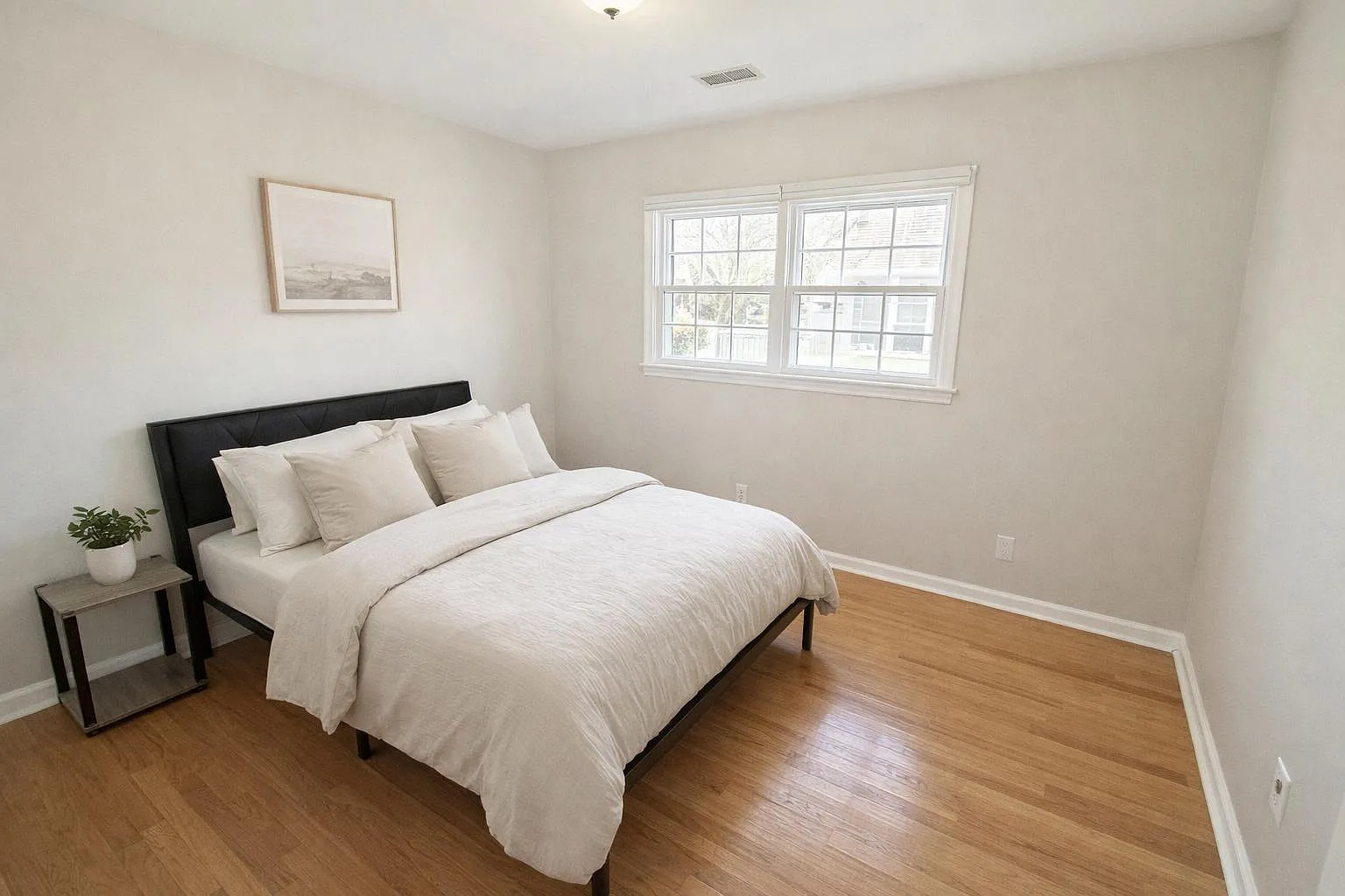 4 bed, 4.0 bath, 1900 sqft, $771 — Photo 1