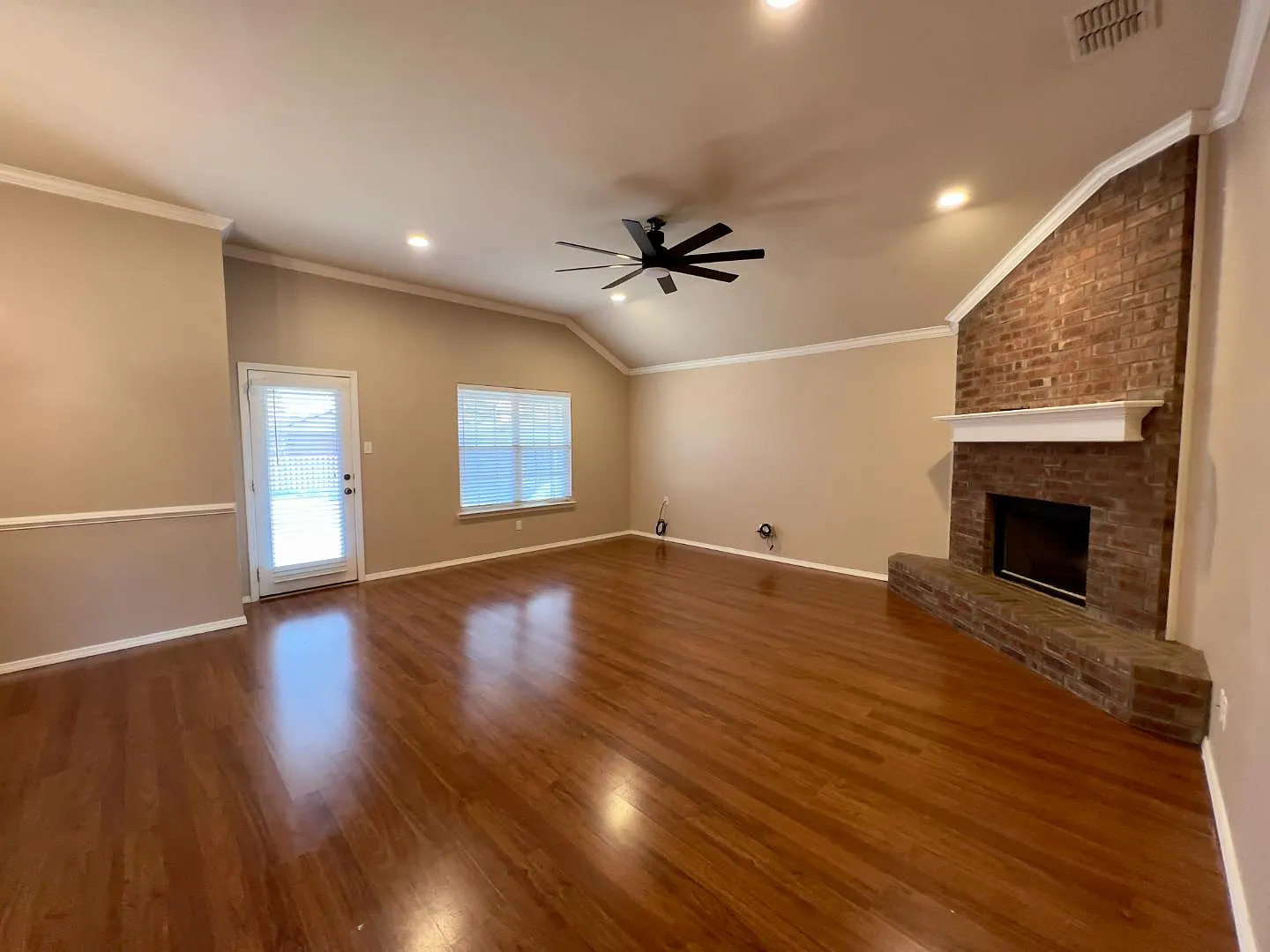 9803 Juneau Ave — Photo 2