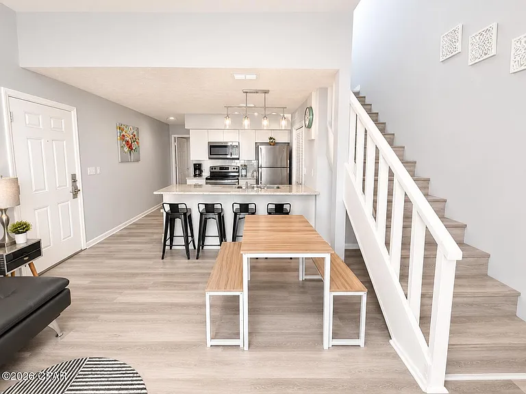 4113 Holiday Dr #201 — Photo 1