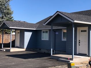 985 SW Doneen Ln #A, Grants Pass, OR 97526