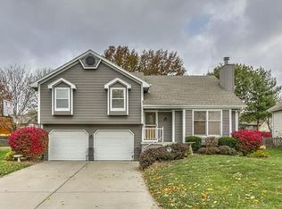 612 NE Bryant Dr, Lees Summit, MO 64086