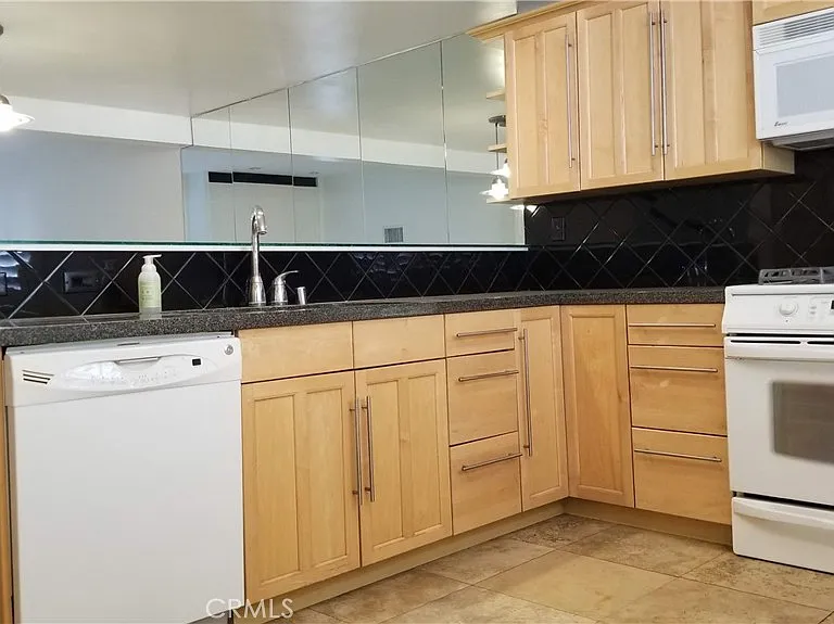 4279 W Sarah St — Photo 10