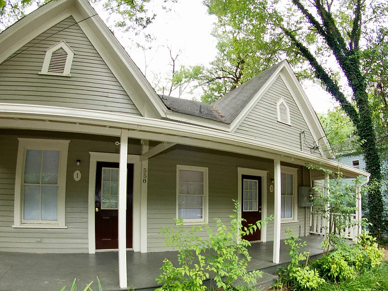558 Pulaski St #3 — Photo 1