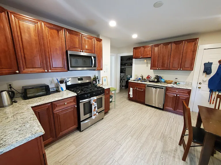279 Pearl St #R — Photo 3