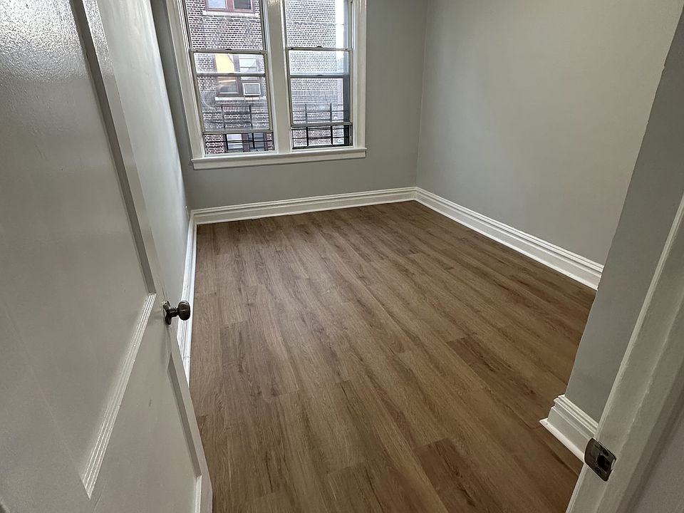 1st image of 7 Newark Bay Ct APT 3