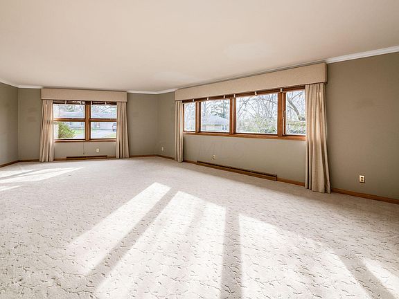 4th image of 80 Crandall Dr