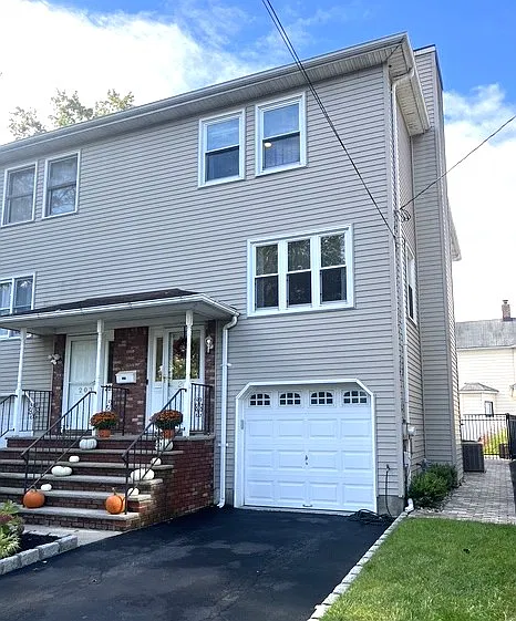 3 bed, 2.5 bath, 1987 sqft, $5,000 — Photo 1