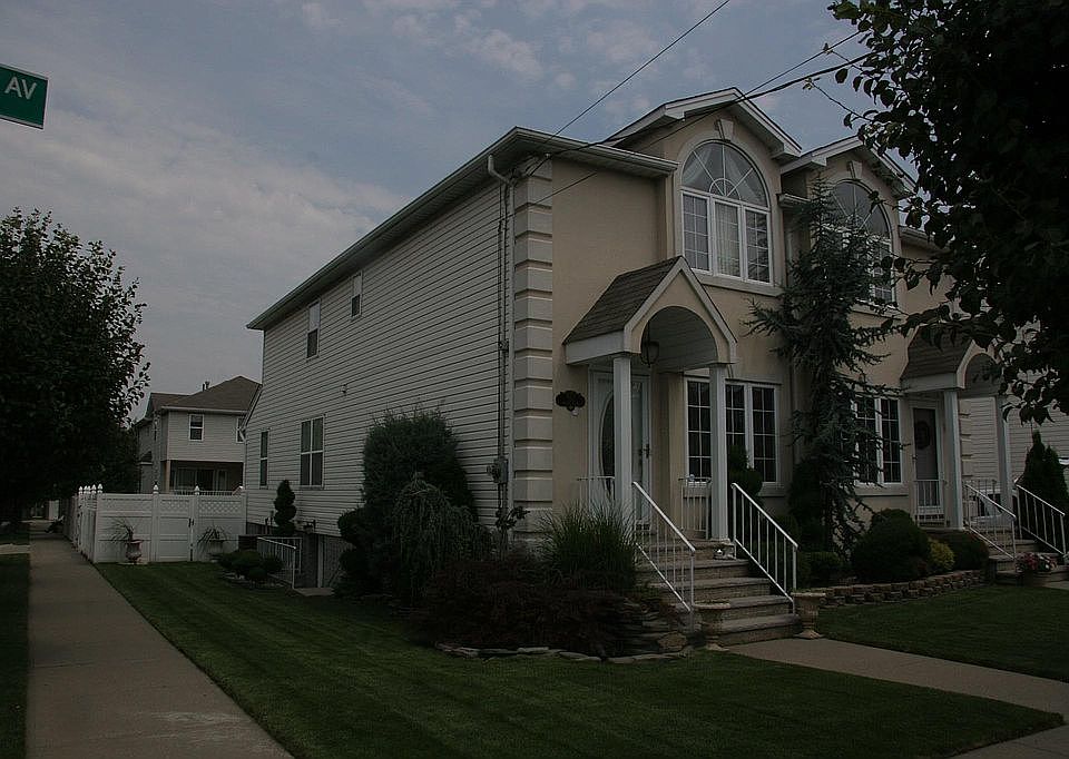 1st image of 305 Malvine Ave