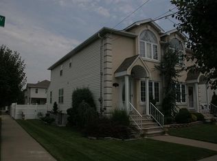 305 Malvine Ave, Staten Island, NY 10309