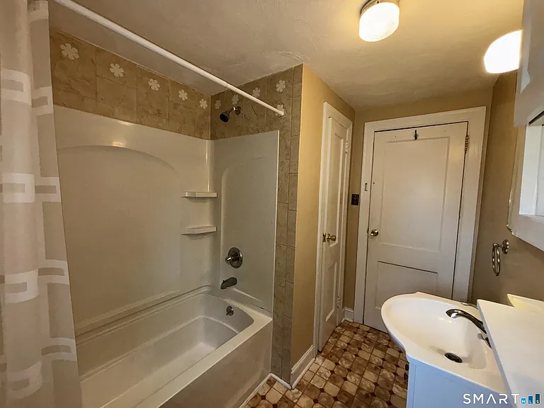 127 Booth St #1 — Photo 9