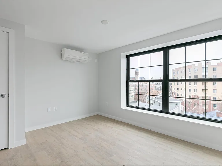 10 Soden St #105 — Photo 4