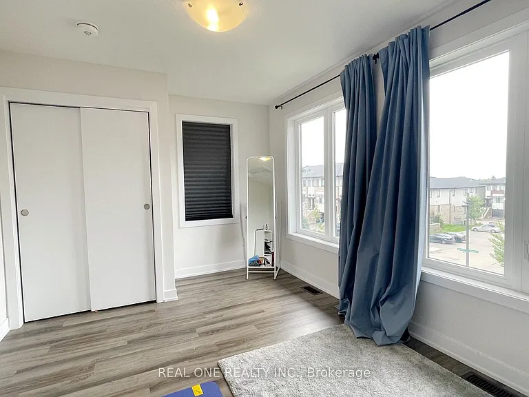 1 Markle Cres — Photo 18