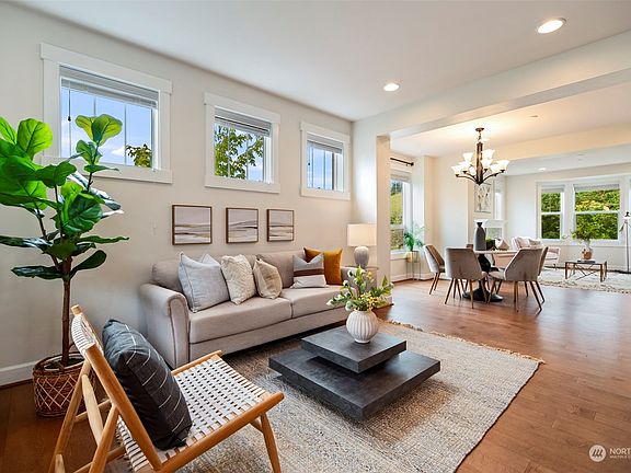 5th image of 1093 10th Avenue NE #1.1
