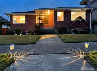126 W 6th St, Port Angeles, WA