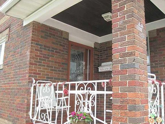 3rd image of 918 E 32nd St