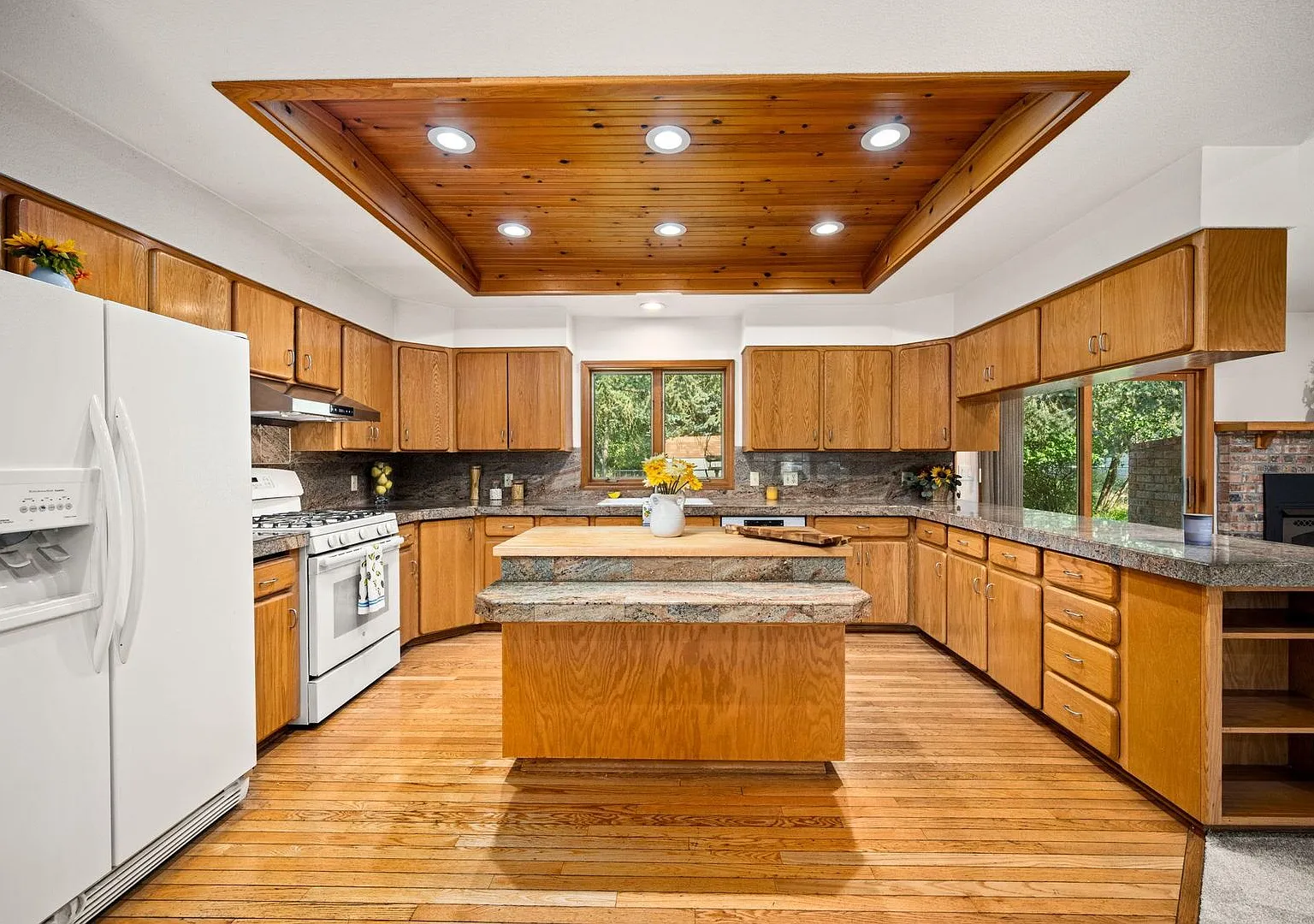 Spacious 4-Bedroom Home with Fenced Yard & Boat Parking in Hayden — Photo 3