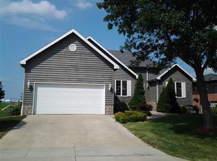 1624 Rolling Hills Dr, Fort Dodge, IA 50501