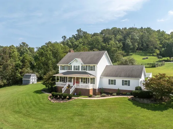 15 Franklin Farms Dr, Fairmont, WV 26554