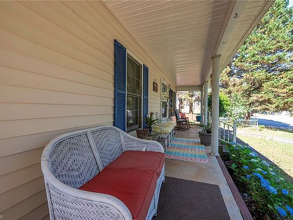 5th image of 460 Mountview Dr