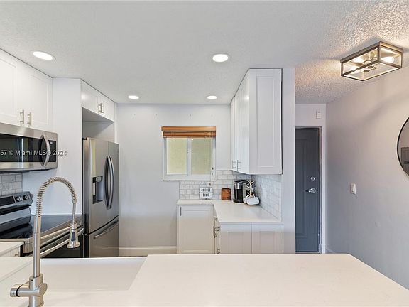 4th image of 7860 Camino Real #L411