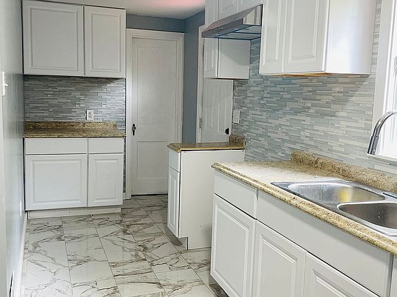 5th image of 55 Cleveland Dr