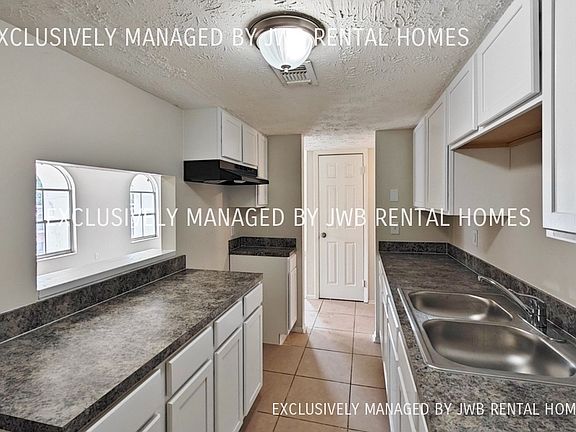 3rd image of 7201 Arlington Expy APT 113