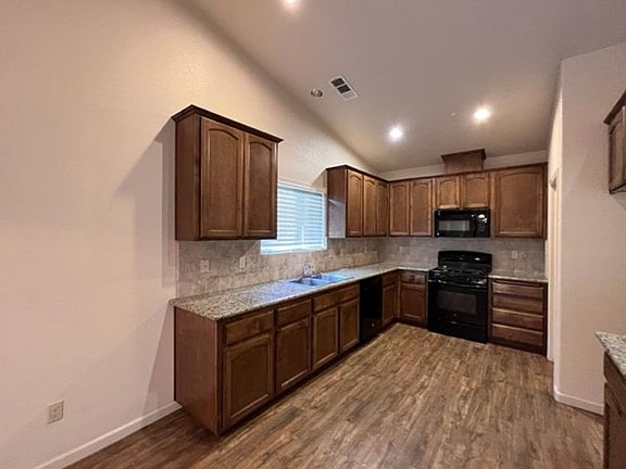 5th image of 1027 E Margalo Ct