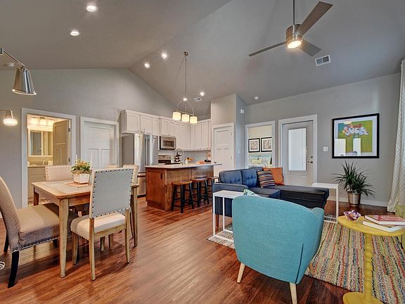 5th image of 385 Rose Dr #A