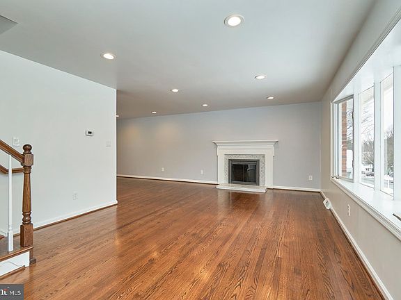 5th image of 502 Heritage Ln NW