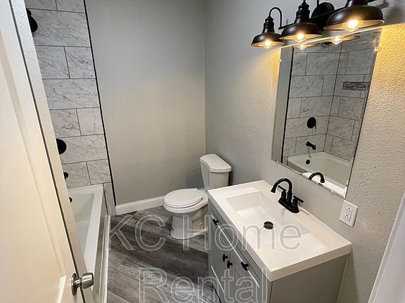 3rd image of 3400 E 14th St APT 2E