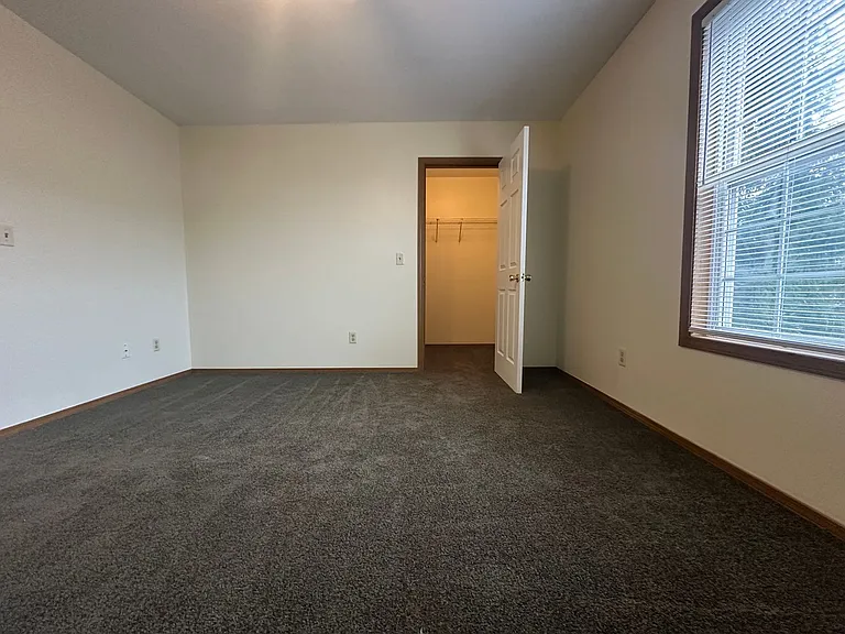 108 Oak Creek Plaza — Photo 36
