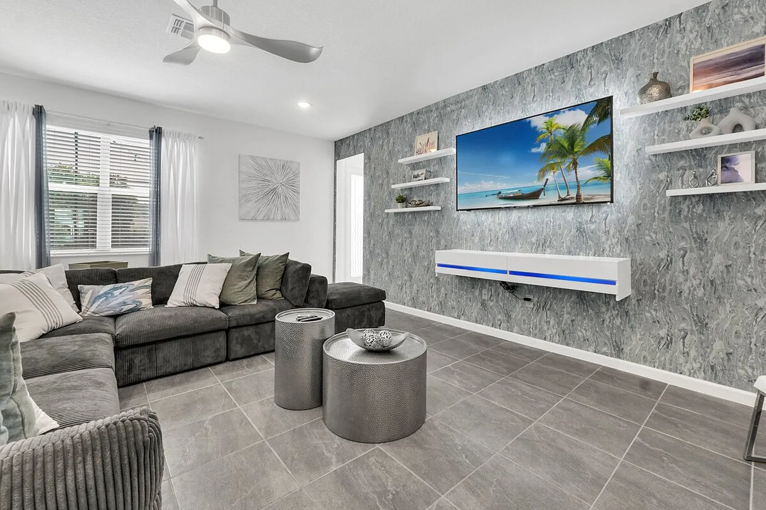 8 bed, 6.0 bath, 5672 sqft, $8,406 — Photo 3