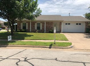 720 Spring Forest Dr, Bedford, TX 76021