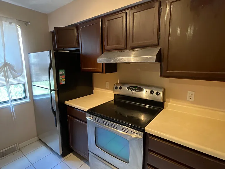 210 Woodhaven Dr — Photo 8