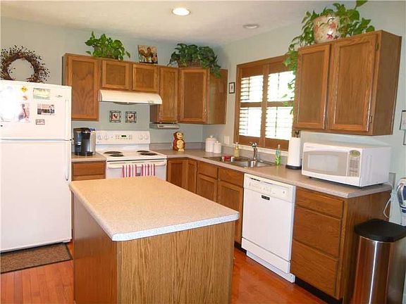 2nd image of 131 Cherrywood Dr
