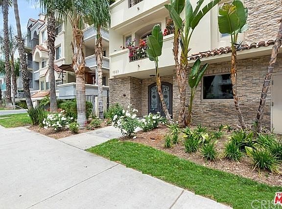 3rd image of 4550 Coldwater Canyon Ave Unit 304