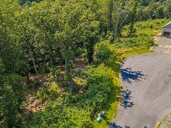 4th image of 84 High Summit Dr